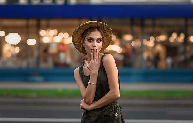 Air Kiss with best escorts in Aerocity